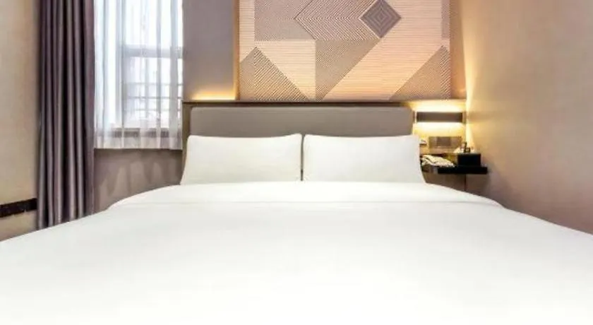 Borrman Hotel Zhuhai Mingzhu Railway Station Rainbow Shopping Mall 3*,