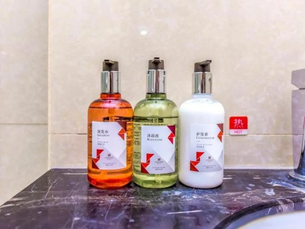 ***  Borrman Hotel Zhuhai Mingzhu Railway Station Rainbow Shopping Mall 中国