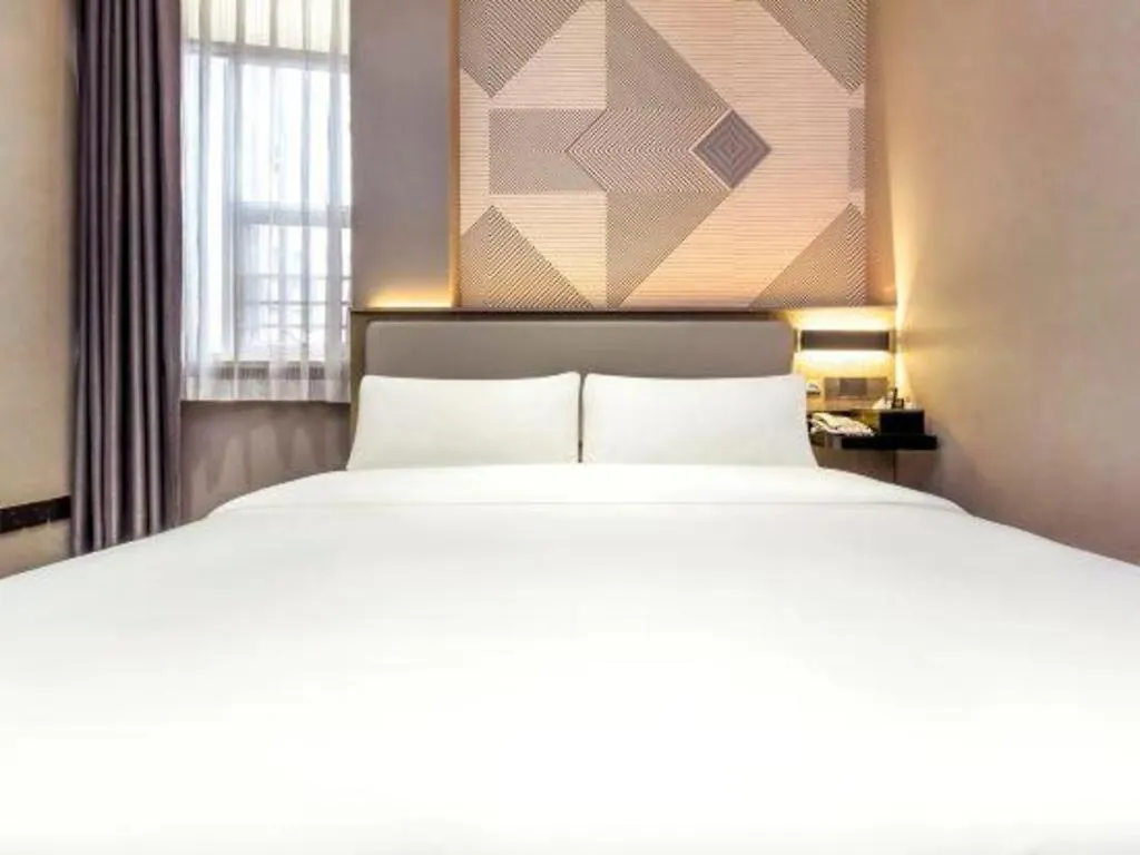 Borrman Hotel Zhuhai Mingzhu Railway Station Rainbow Shopping Mall