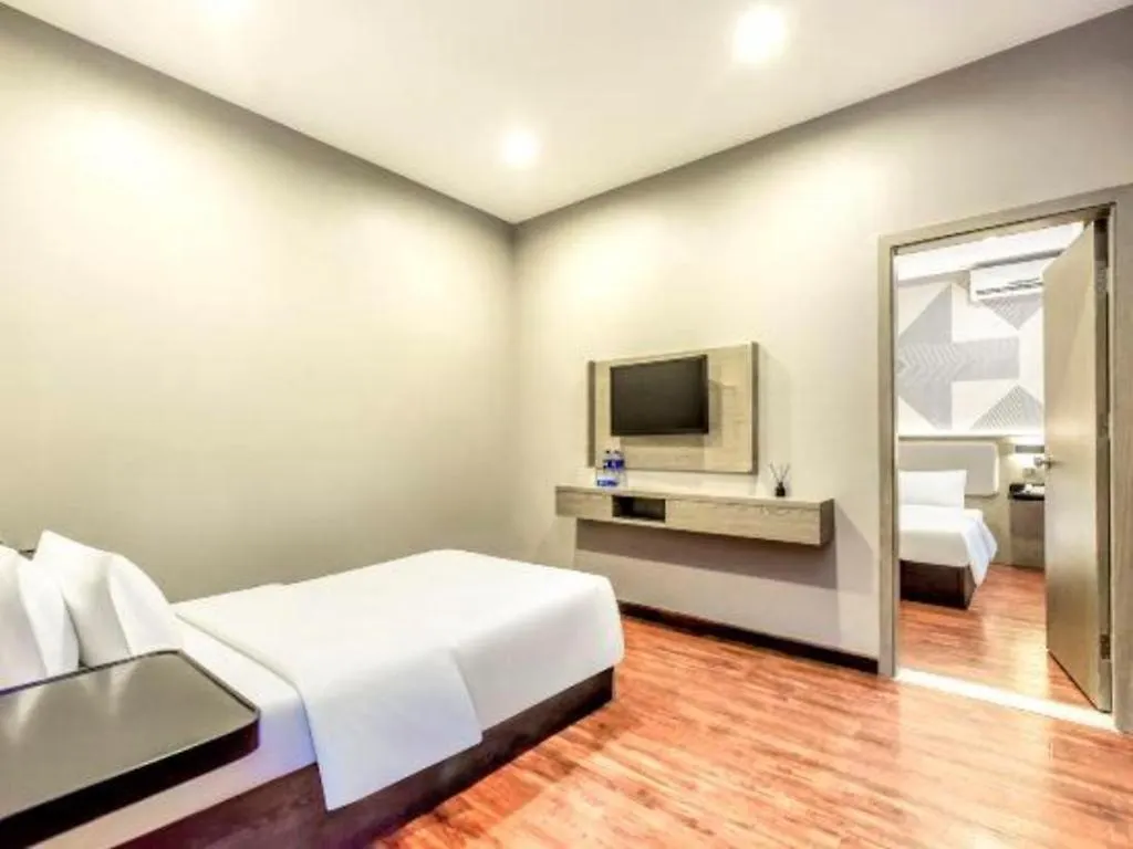 ***  Borrman Hotel Zhuhai Mingzhu Railway Station Rainbow Shopping Mall China