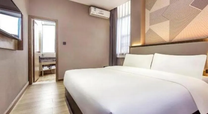 Borrman Hotel Zhuhai Mingzhu Railway Station Rainbow Shopping Mall 3*,  China